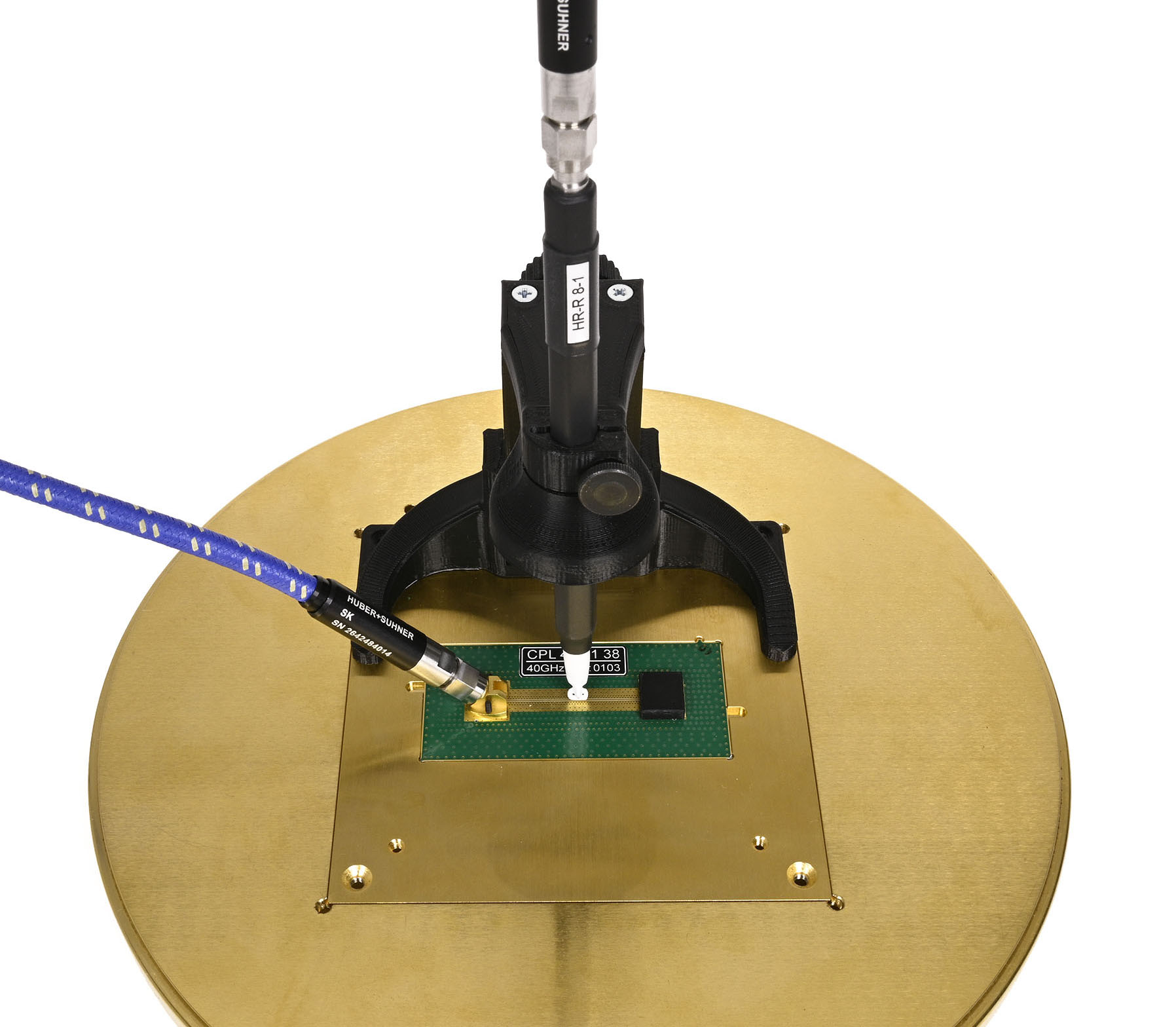 HR-R 8-1 B-Field probe with Probe Holder SH 02 over coplanar line CPL 40-01 38 in a test set up